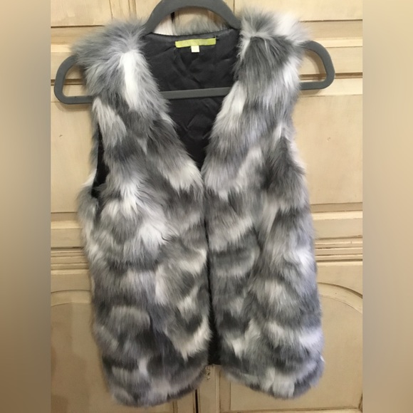 Gianni Bini Jackets & Blazers - Gianni Bini Faux Vegan Fur Vest